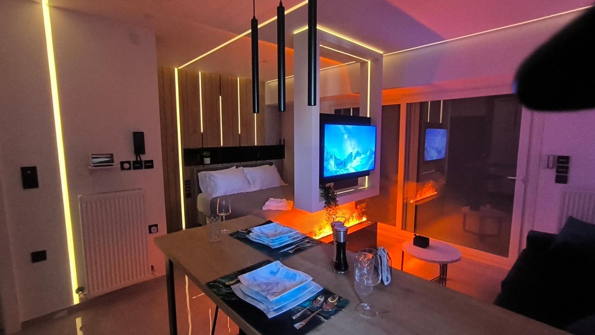 Absolute Suites, Sky View Smart Apartment *