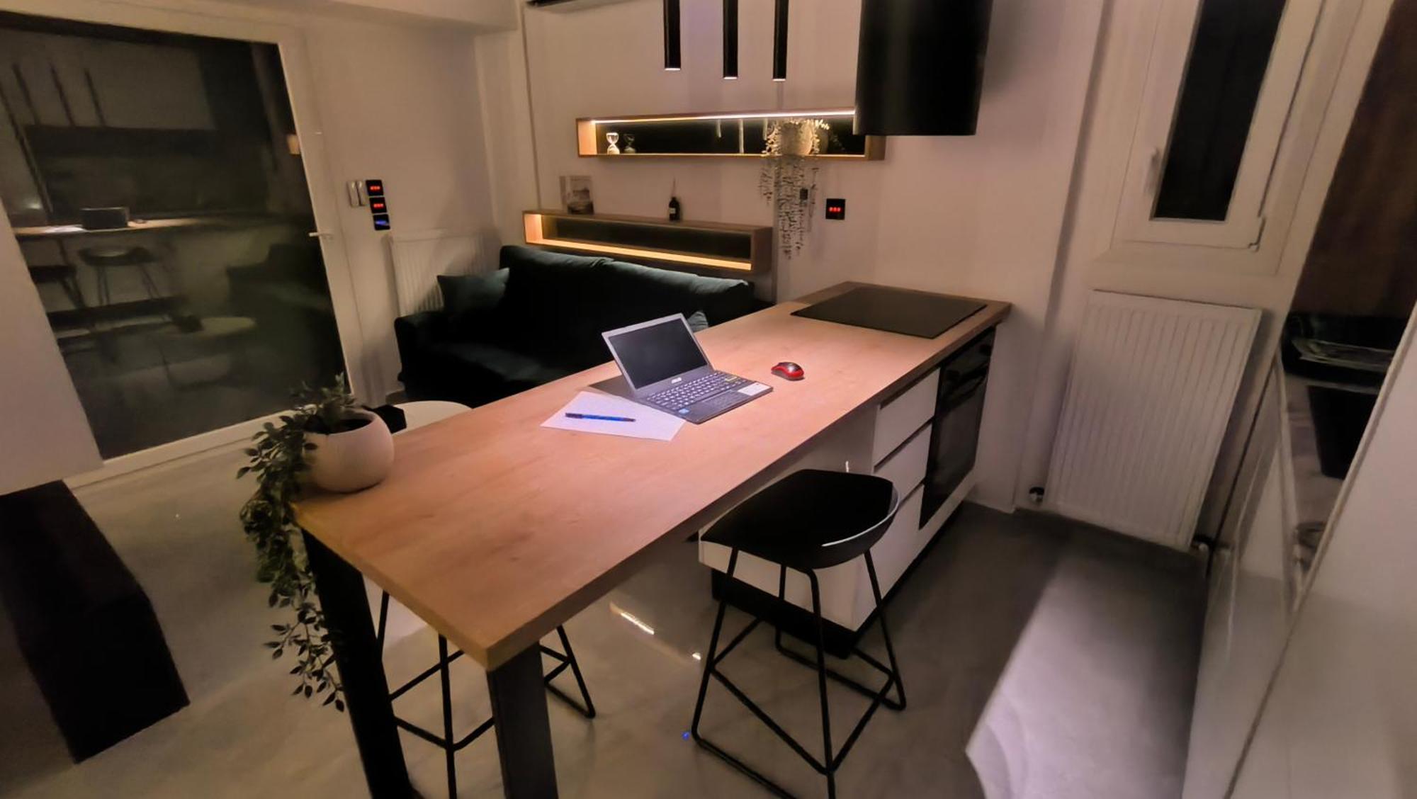Absolute Suites, Sky View Smart Apartment