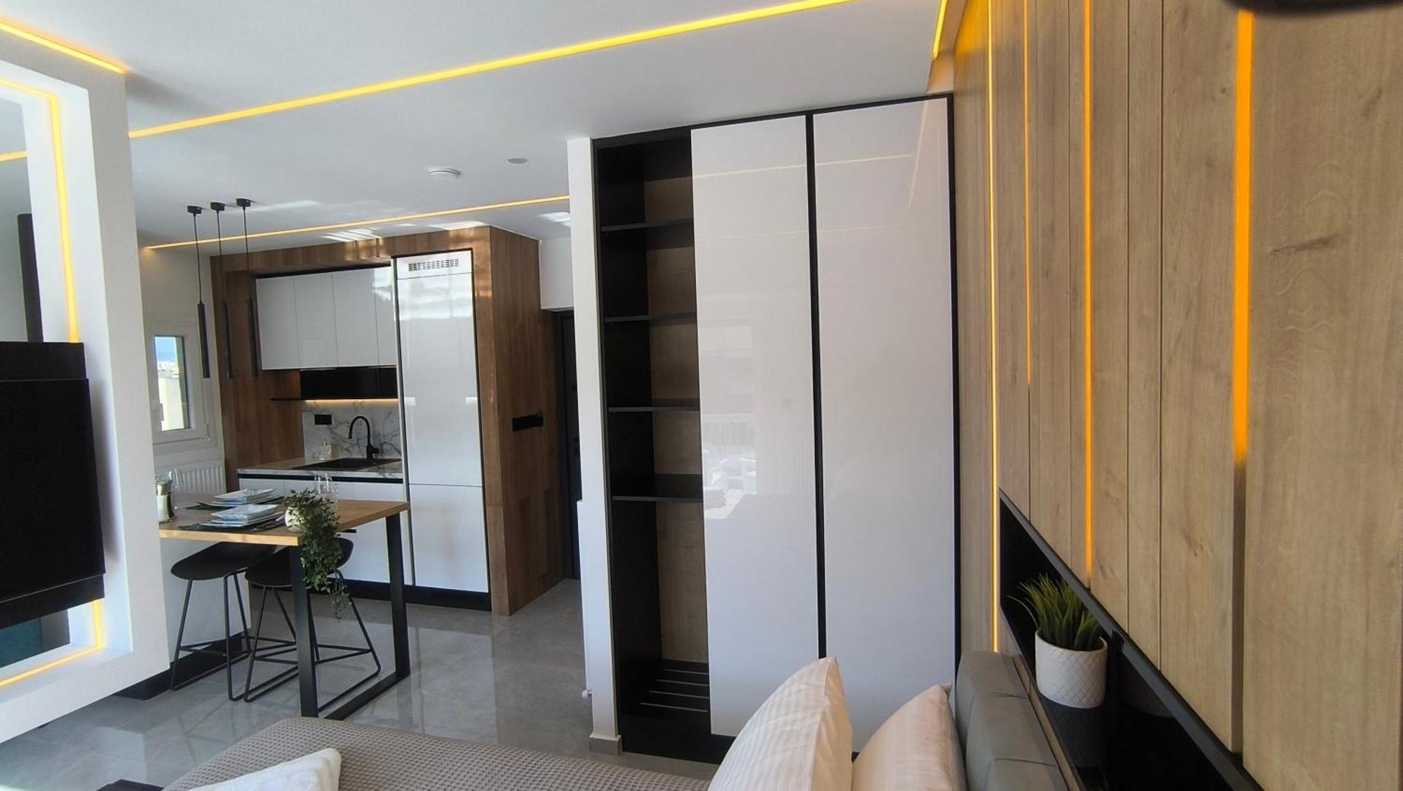 Absolute Suites, Sky View Smart Apartment Larissa